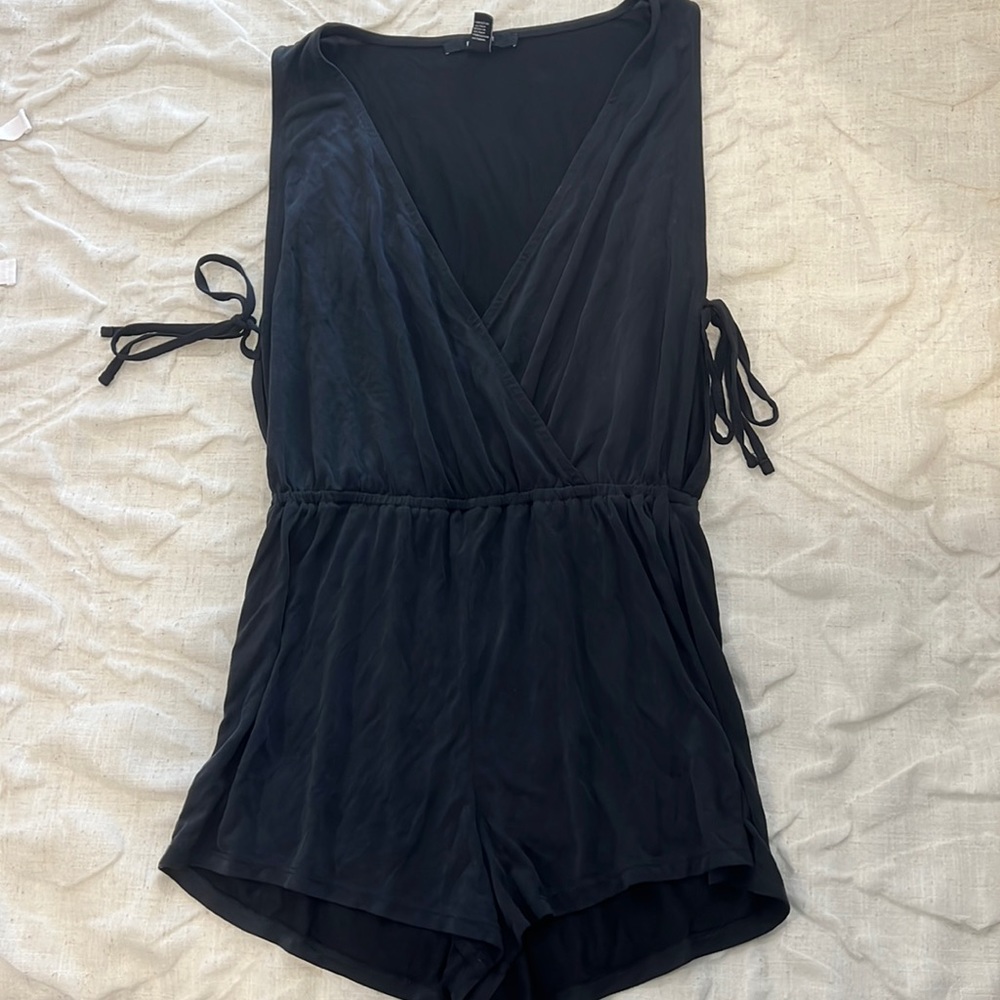 Forever 21 - open tie side - romper - black